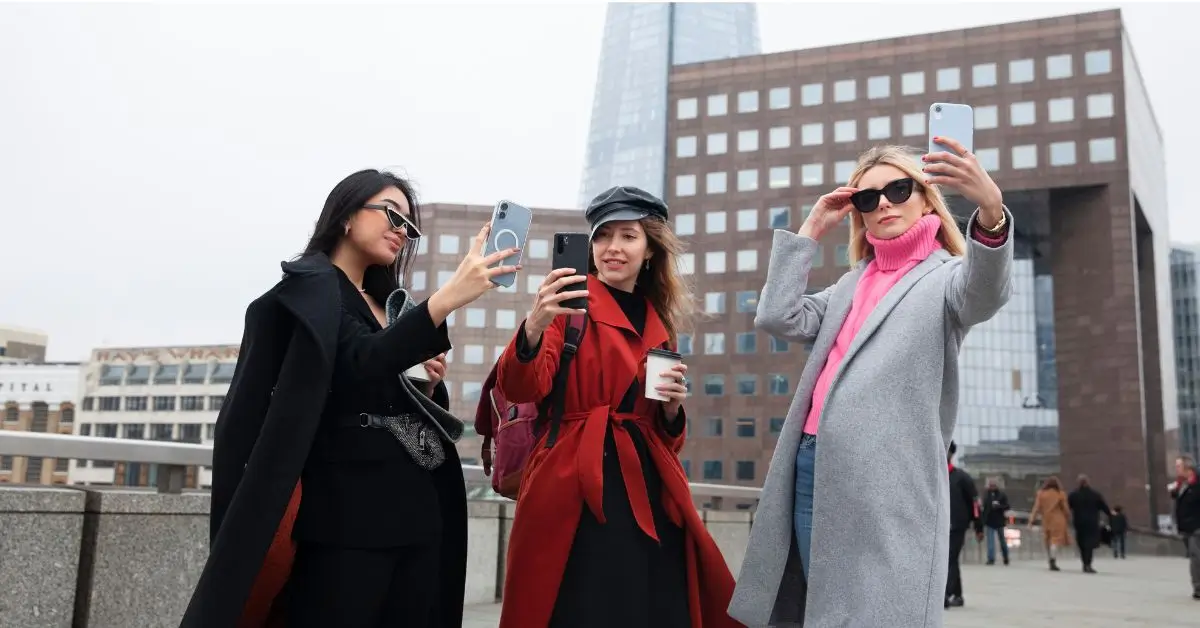 Modern American fashion styles for 2026 showcasing sustainable fabrics, smart clothing, bold colors, and inclusive designs